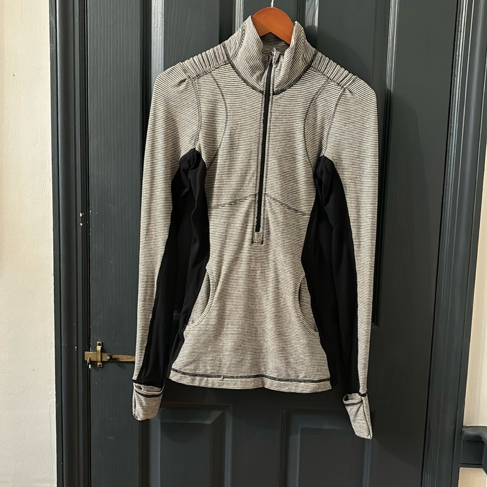Lululemon Size 4 Half Zip reflective!